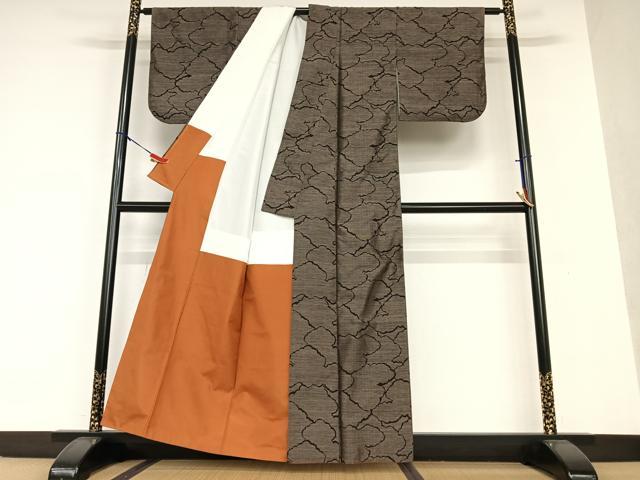 平和屋着物●本場大島紬 泥染め 雲重ね文 黒地 正絹 逸品 AAAV7498zg