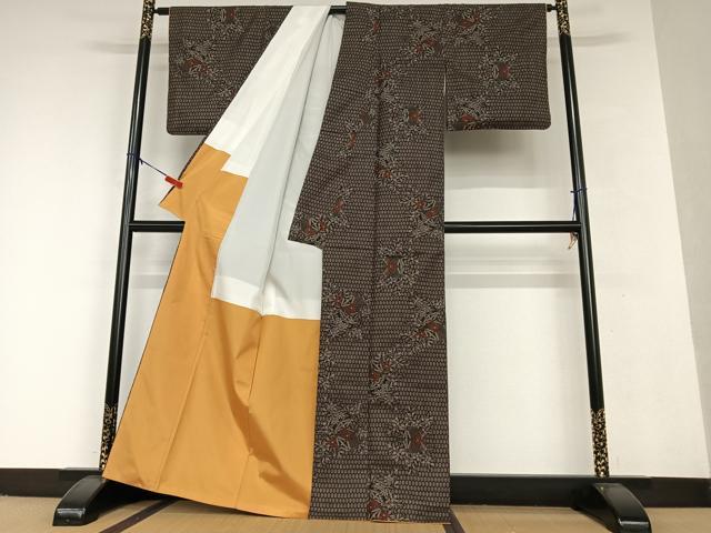 平和屋着物●本場大島紬　泥染め　一元絣　草花文　糸巻き　正絹　逸品　AAAV7502zg