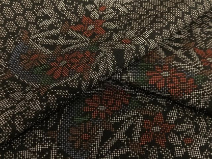 平和屋着物●本場大島紬　泥染め　一元絣　草花文　糸巻き　正絹　逸品　AAAV7502zg