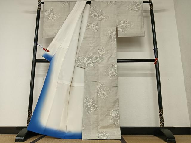平和屋着物●本場大島紬 白大島 カタス7マルキ 色紙重ね草花文 正絹 逸品 AAAV7538zg