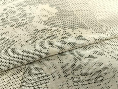 平和屋着物●本場大島紬 白大島 カタス7マルキ 色紙重ね草花文 正絹 逸品 AAAV7538zg