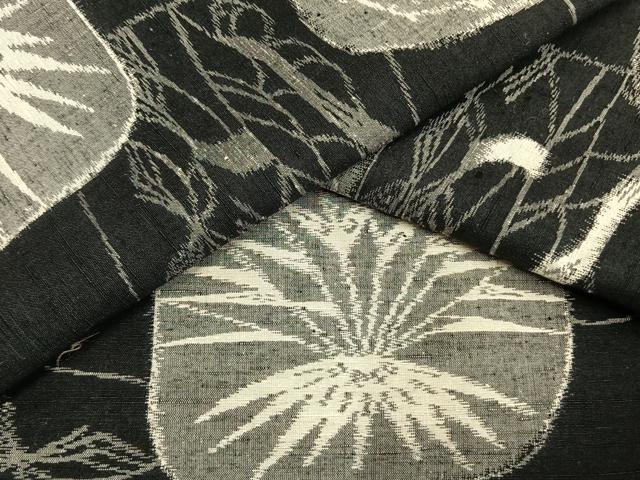 平和屋着物▽小千谷紬 単衣 色紙風景文 黒地 証紙付き 正絹 逸品 AAAV8359fy