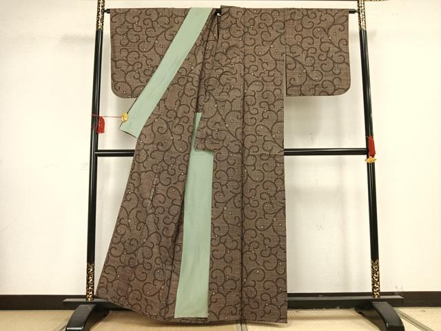 平和屋着物▽本場大島紬 単衣 7マルキ 古代染色純泥染め 手織り 唐草文 証紙付き 正絹 逸品 AAAV8372fy