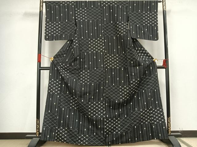 平和屋着物▽上質な紬 単衣 幾何学文様 黒地 正絹 逸品 AAAV8418fy