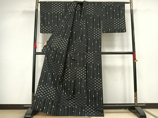 平和屋着物▽上質な紬 単衣 幾何学文様 黒地 正絹 逸品 AAAV8418fy