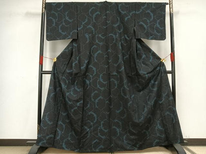 平和屋着物▽上質な紬 単衣 亀甲文様 黒地 正絹 逸品 未使用 AAAV8456fy