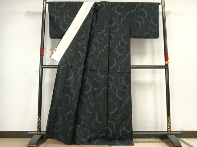 平和屋着物▽上質な紬 単衣 亀甲文様 黒地 正絹 逸品 未使用 AAAV8456fy
