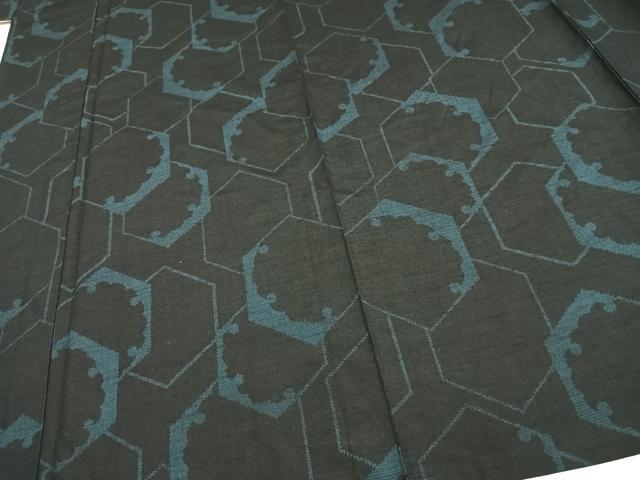 平和屋着物▽上質な紬 単衣 亀甲文様 黒地 正絹 逸品 未使用 AAAV8456fy