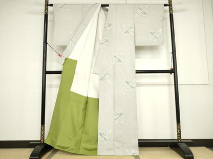 平和屋着物●極上 本場大島紬 白大島 9マルキ 総絣 花蝶文 正絹 逸品 AAAV8908ma