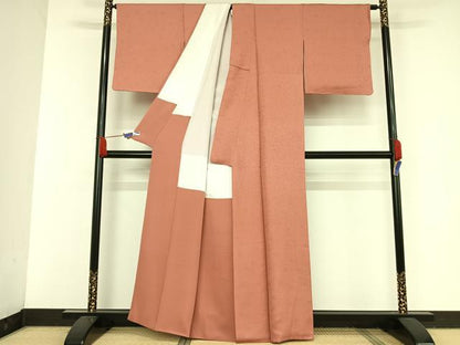 平和屋着物●上質な色無地 花唐草地紋 甚三紅色 正絹 逸品 AAAV9008np