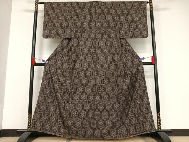 平和屋着物●本場大島紬　７マルキ　花亀甲　正絹　逸品　未使用　AAAV9017np