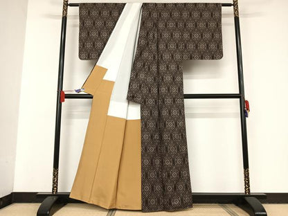 平和屋着物●本場大島紬　７マルキ　花亀甲　正絹　逸品　未使用　AAAV9017np