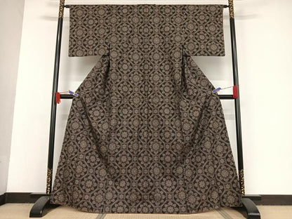 平和屋着物●本場大島紬 ７マルキ 蜀江花文 正絹 逸品 AAAV9054np