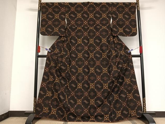 平和屋着物●国指定重要無形文化財　本場久米島紬　手織　正絹　逸品　未使用　AAAV9160np