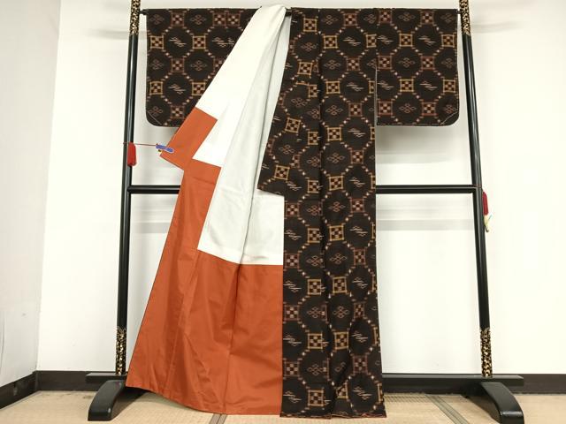 平和屋着物●国指定重要無形文化財　本場久米島紬　手織　正絹　逸品　未使用　AAAV9160np