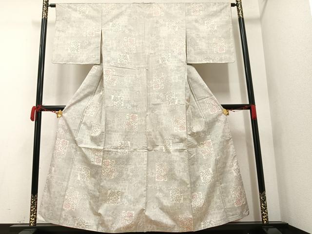 平和屋着物●本場大島紬 白大島 120亀甲 更紗文様 正絹 逸品 AAAV9416ph