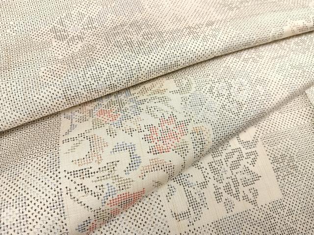 平和屋着物●本場大島紬 白大島 120亀甲 更紗文様 正絹 逸品 AAAV9416ph