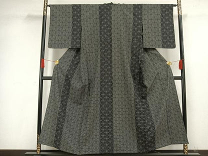 平和屋着物▽本塩沢 単衣 110亀甲 麻の葉文様 黒地 反端付き 正絹 逸品 未使用 AAAW1310fy