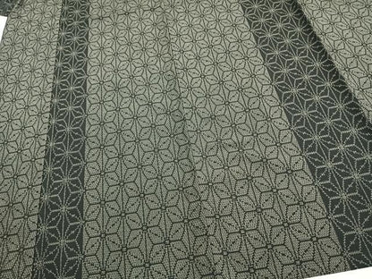 平和屋着物▽本塩沢 単衣 110亀甲 麻の葉文様 黒地 反端付き 正絹 逸品 未使用 AAAW1310fy