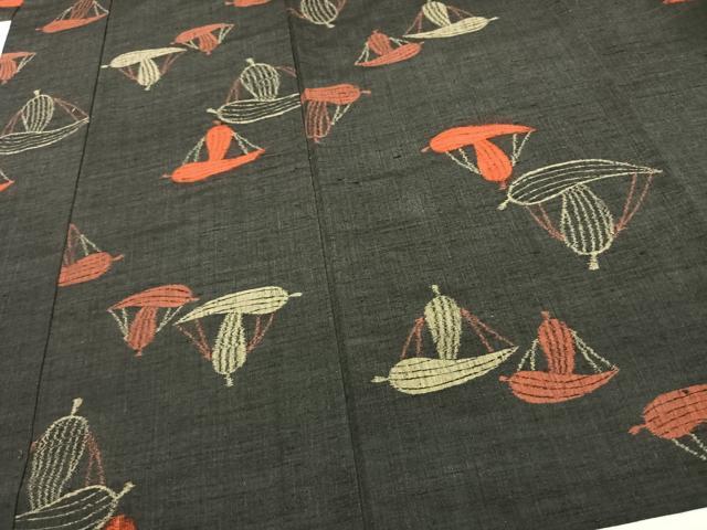平和屋着物▽上質な紬 単衣 舞葉文 黒地 正絹 逸品 AAAW1312fy