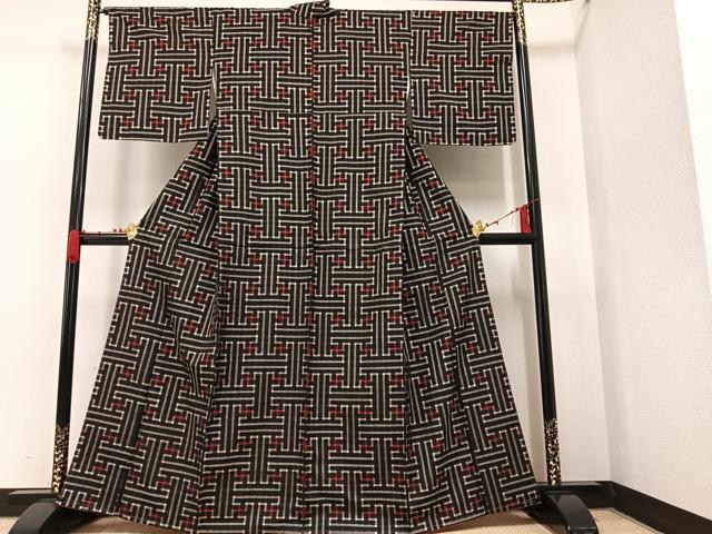 平和屋着物●本場大島紬　龍郷絣　秋名バラ　正絹　逸品　未使用　AAAW1818ph