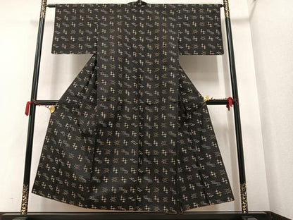 平和屋着物●本場琉球絣 紬 黒地 そごう百貨店扱い 正絹 逸品 AAAW1821ph