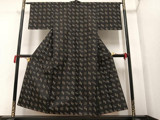 平和屋着物●本場琉球絣 紬 黒地 そごう百貨店扱い 正絹 逸品 AAAW1821ph