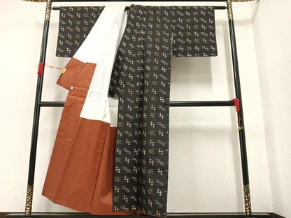 平和屋着物●本場琉球絣 紬 黒地 そごう百貨店扱い 正絹 逸品 AAAW1821ph
