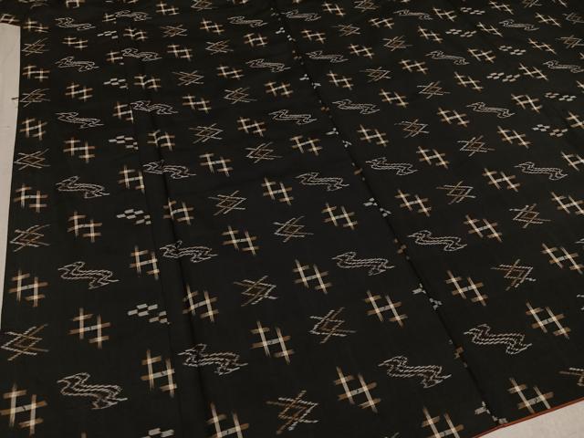 平和屋着物●本場琉球絣 紬 黒地 そごう百貨店扱い 正絹 逸品 AAAW1821ph