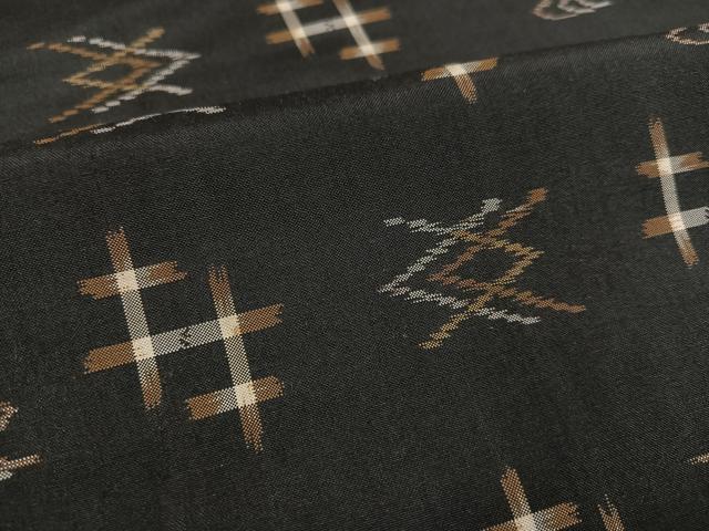 平和屋着物●本場琉球絣 紬 黒地 そごう百貨店扱い 正絹 逸品 AAAW1821ph