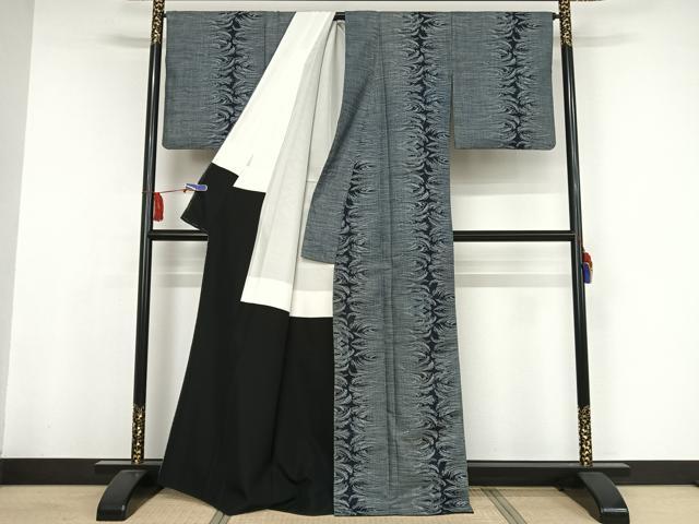 平和屋着物●本場大島紬　泥染　手織り　カタス９マルキ　総絣　羽文　久野織物謹製　証紙付き　正絹　逸品　AAAW4008np
