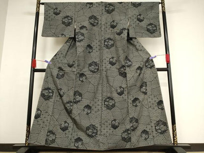 平和屋着物●上質な紬 亀甲草花文 黒地 正絹 逸品 未使用 AAAW5351br