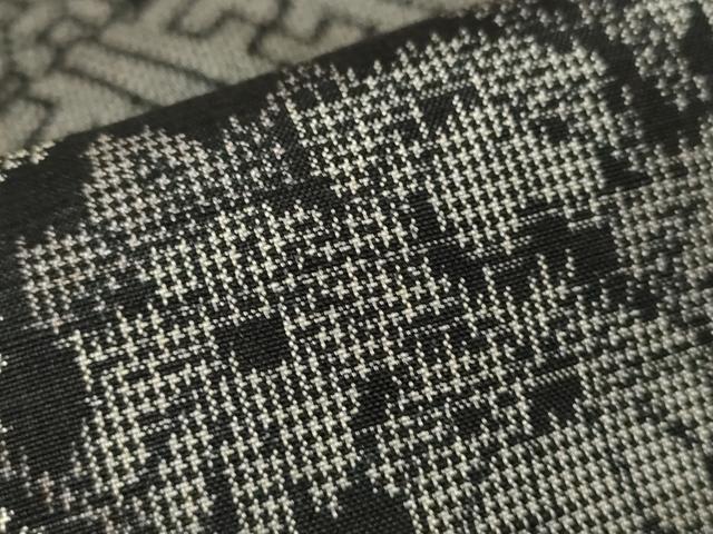 平和屋着物●上質な紬 亀甲草花文 黒地 正絹 逸品 未使用 AAAW5351br
