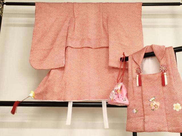 平和屋着物[]七五三　女の子　３歳　祝着　三つ身　被布・巾着セット　刺繍　舞桜文　金糸　AAAW6962ja