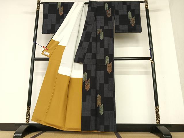 平和屋着物●結城紬 100亀甲 矢羽草花文 やまと誂製 正絹 逸品 AAAW9159zg