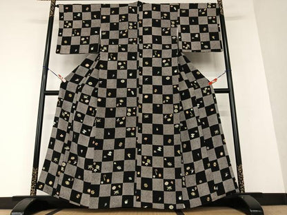 平和屋着物●上質な小紋　市松花宝尽くし文　黒地　金彩　鬼しぼ縮緬　三越扱い　正絹　逸品　AAAW9294zg