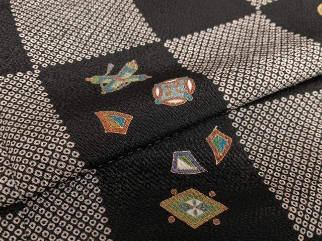 平和屋着物●上質な小紋　市松花宝尽くし文　黒地　金彩　鬼しぼ縮緬　三越扱い　正絹　逸品　AAAW9294zg