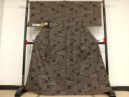 平和屋着物●本場大島紬 純泥染 一元７マルキ 亀甲霞文 証紙付き 正絹 逸品 AAAX0380np