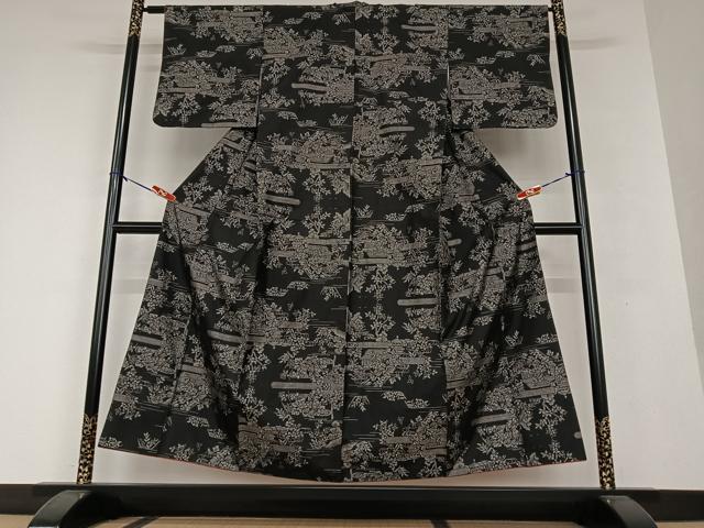 平和屋着物●本場大島紬　カタス9マルキ　風景草花文　黒地　正絹　逸品　AAAX0629zg