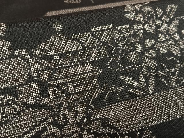 平和屋着物●本場大島紬　カタス9マルキ　風景草花文　黒地　正絹　逸品　AAAX0629zg