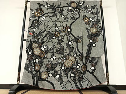 平和屋着物●豪華振袖　駒刺繍　絞り　槍梅　黒地　金彩　正絹　逸品　AAAX0670zg