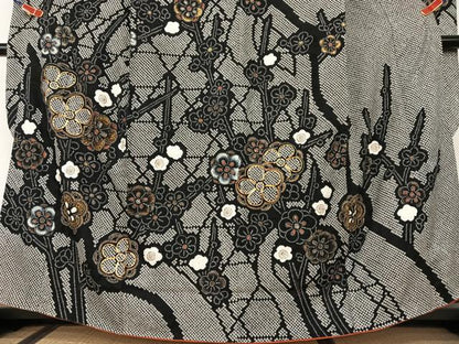 平和屋着物●豪華振袖　駒刺繍　絞り　槍梅　黒地　金彩　正絹　逸品　AAAX0670zg