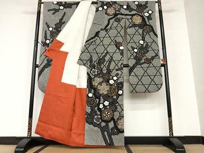 平和屋着物●豪華振袖　駒刺繍　絞り　槍梅　黒地　金彩　正絹　逸品　AAAX0670zg