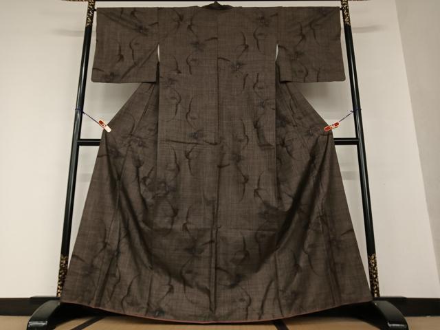 平和屋着物●本場大島紬 泥染め 一元絣 草花文 正絹 逸品 AAAY0005zg