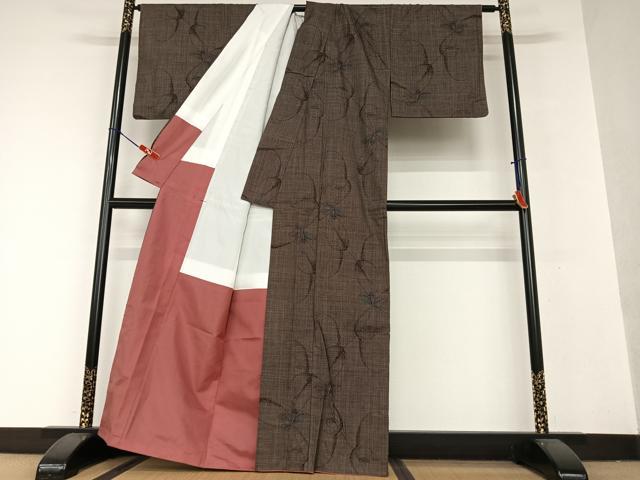 平和屋着物●本場大島紬 泥染め 一元絣 草花文 正絹 逸品 AAAY0005zg