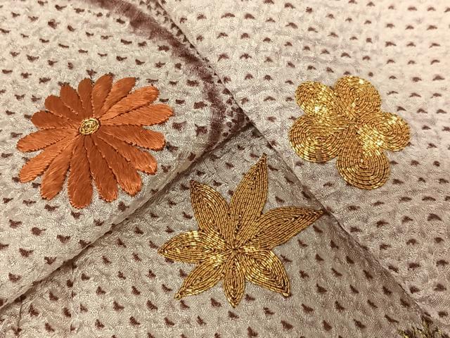 平和屋着物●訪問着　駒刺繍　絞り　草花文　正絹　逸品　AAAY0166zg