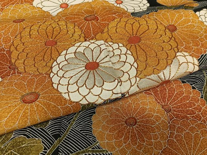 平和屋着物●豪華黒留袖　友禅　駒刺繍　立波菊文　金彩　正絹　逸品　AAAY0176zg