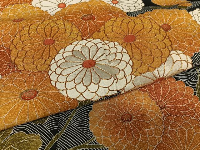 平和屋着物●豪華黒留袖　友禅　駒刺繍　立波菊文　金彩　正絹　逸品　AAAY0176zg