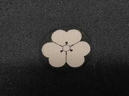 平和屋着物●豪華黒留袖　友禅　駒刺繍　立波菊文　金彩　正絹　逸品　AAAY0176zg