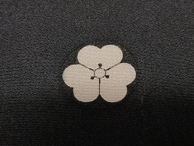 平和屋着物●豪華黒留袖　友禅　駒刺繍　立波菊文　金彩　正絹　逸品　AAAY0176zg